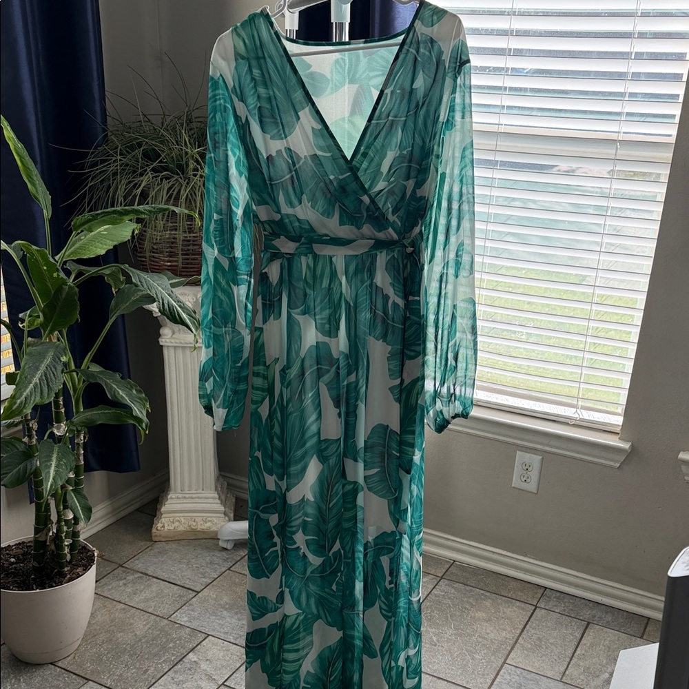 Elegant Green Leaf Print Maxi Dress